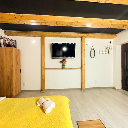 Venus Central Lux Studio Крайова Екстериор снимка