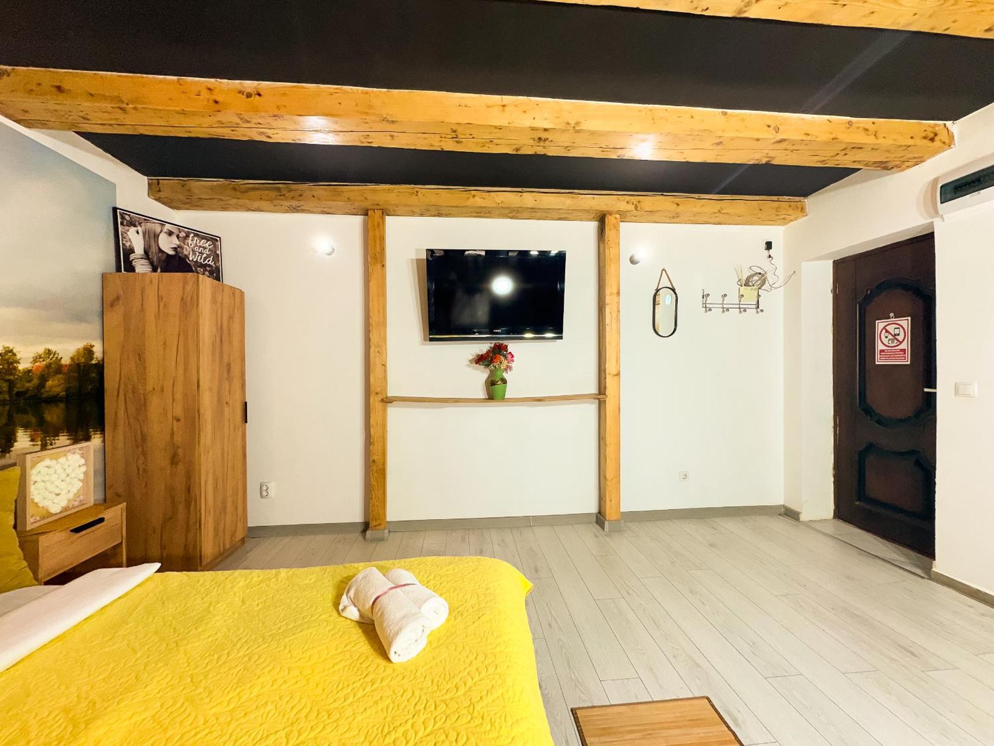 Venus Central Lux Studio Крайова Екстериор снимка