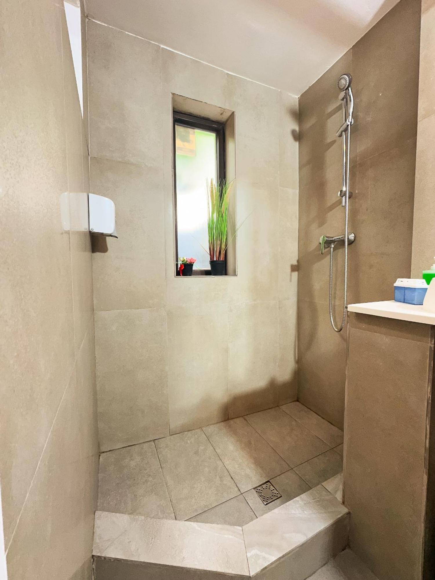 Venus Central Lux Studio Крайова Екстериор снимка